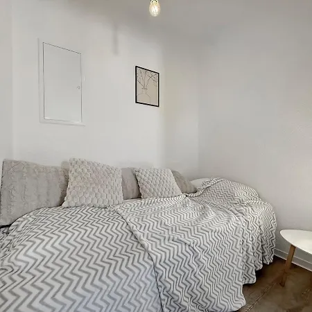 Cozy And Centrally Located In List 2 Beds And Kitchen Appartement Hanovre