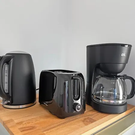 Cozy And Centrally Located In List 2 Beds And Kitchen *