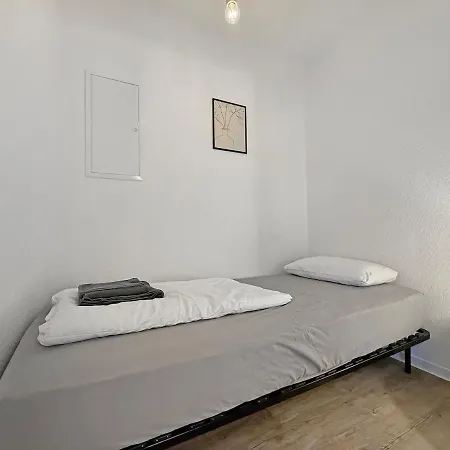 아파트 Cozy And Centrally Located In List 2 Beds And Kitchen